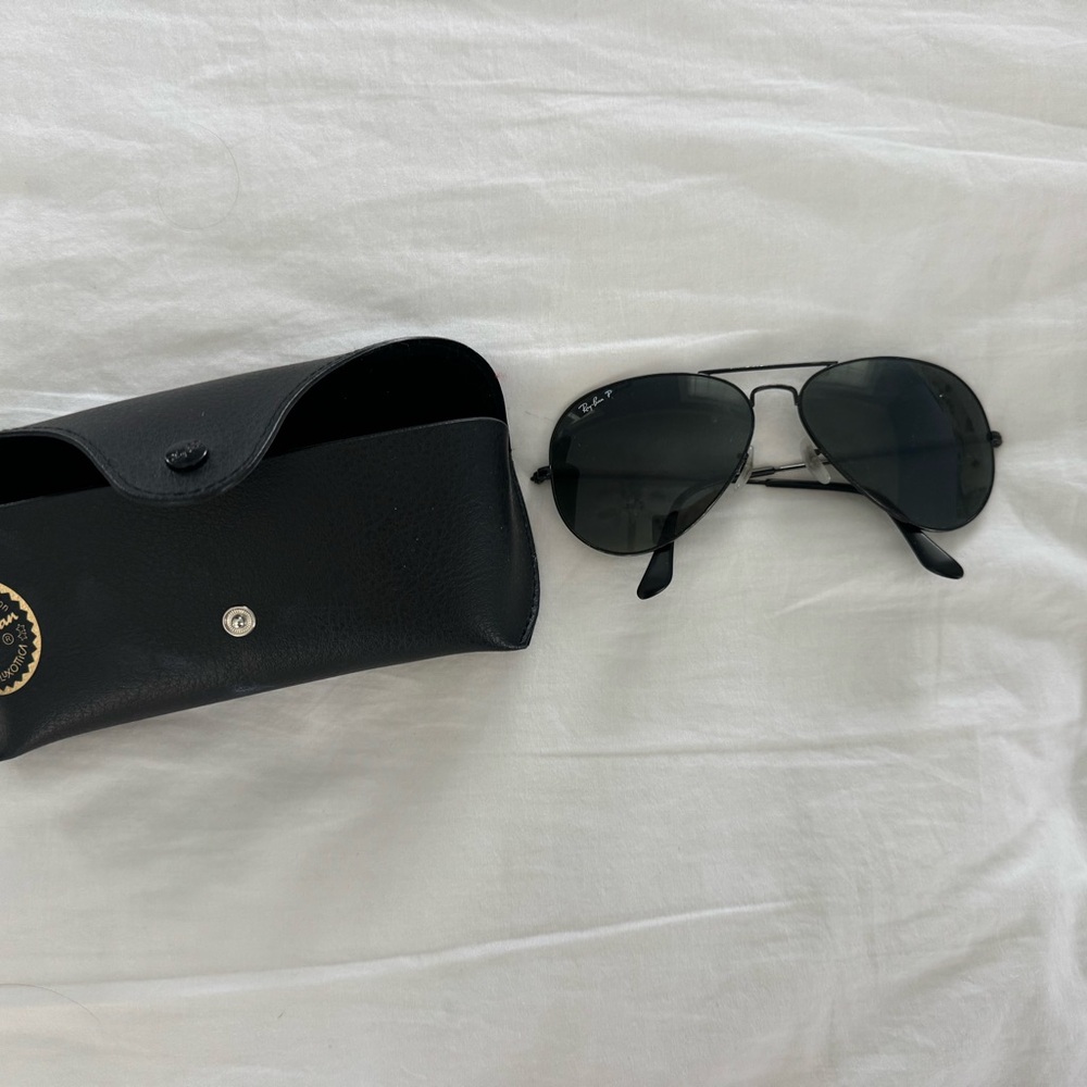 Black Ray-Ban aviator glasses